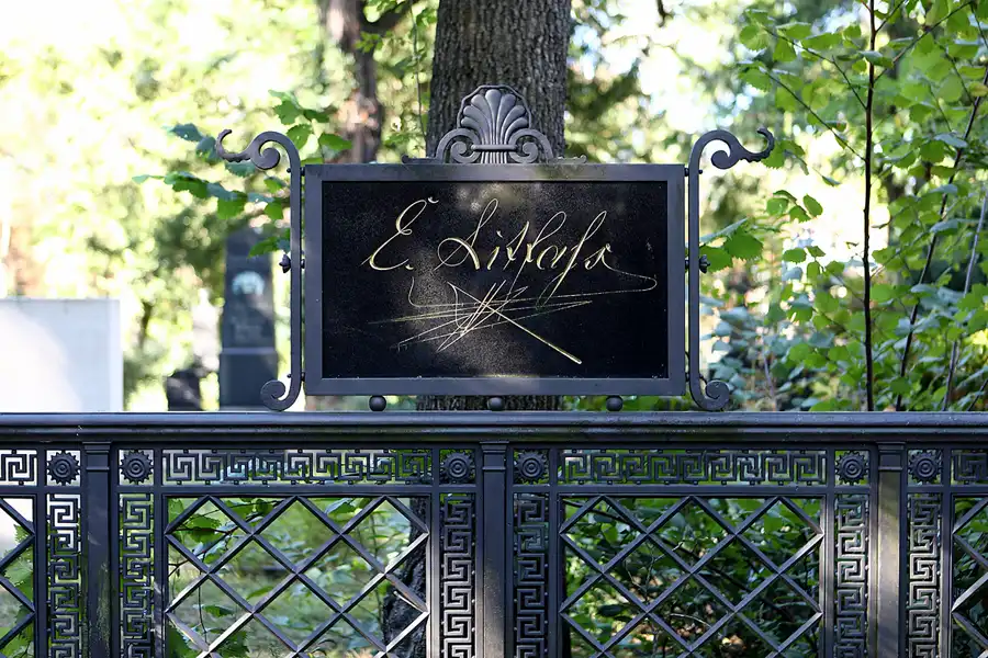 011 | 2022 | Berlin | Dorotheenstädtischer Friedhof | © carsten riede fotografie