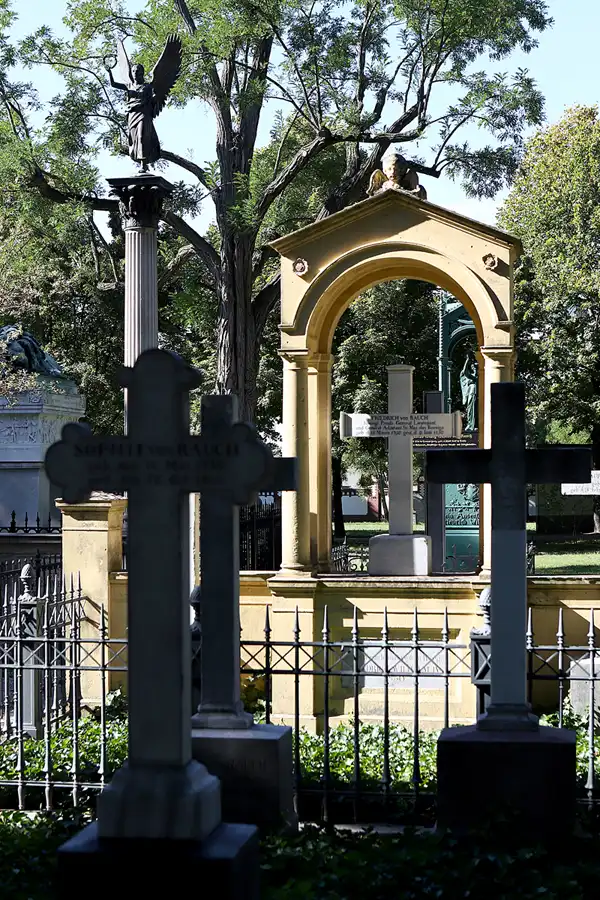 002 | 2022 | Berlin | Invalidenfriedhof | © carsten riede fotografie