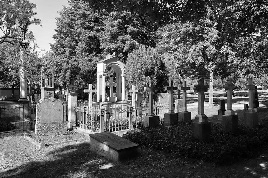 004 | 2022 | Berlin | Invalidenfriedhof | © carsten riede fotografie