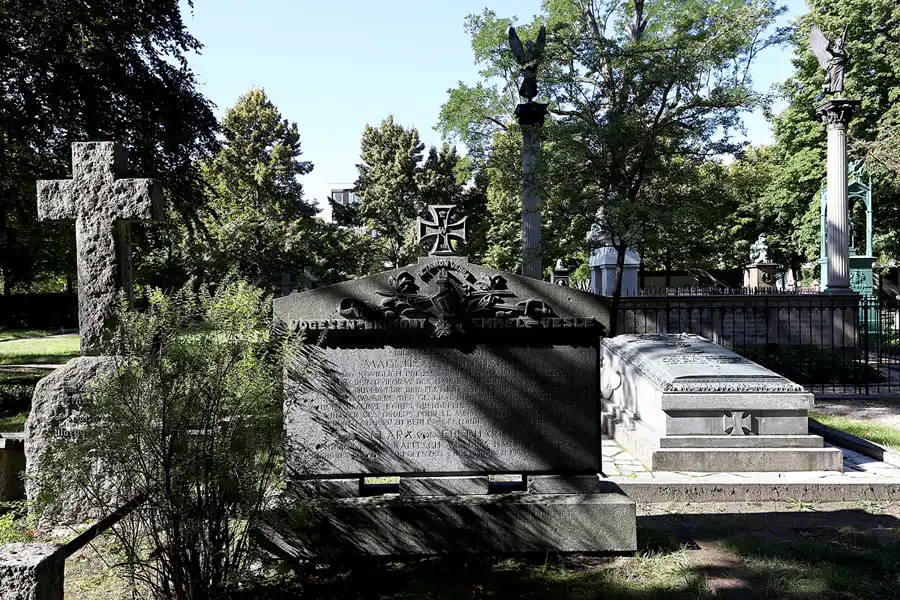 012 | 2022 | Berlin | Invalidenfriedhof | © carsten riede fotografie