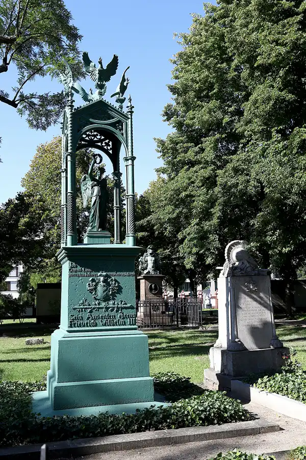 018 | 2022 | Berlin | Invalidenfriedhof | © carsten riede fotografie