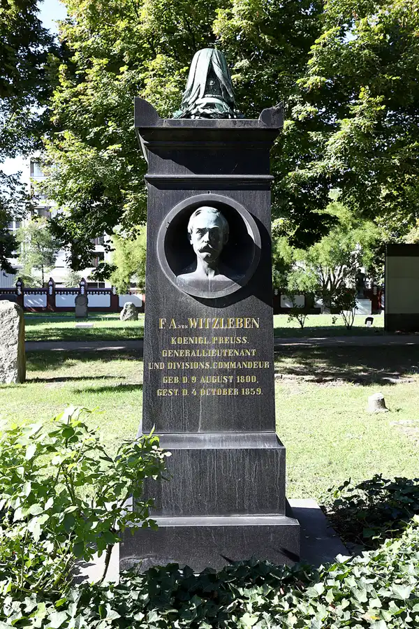 024 | 2022 | Berlin | Invalidenfriedhof | © carsten riede fotografie