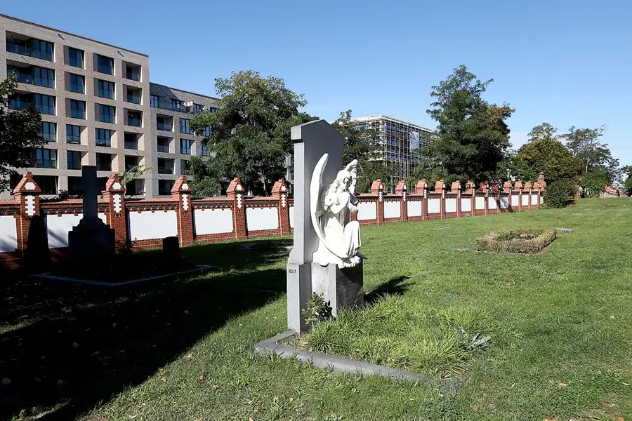 027 | 2022 | Berlin | Invalidenfriedhof | © carsten riede fotografie