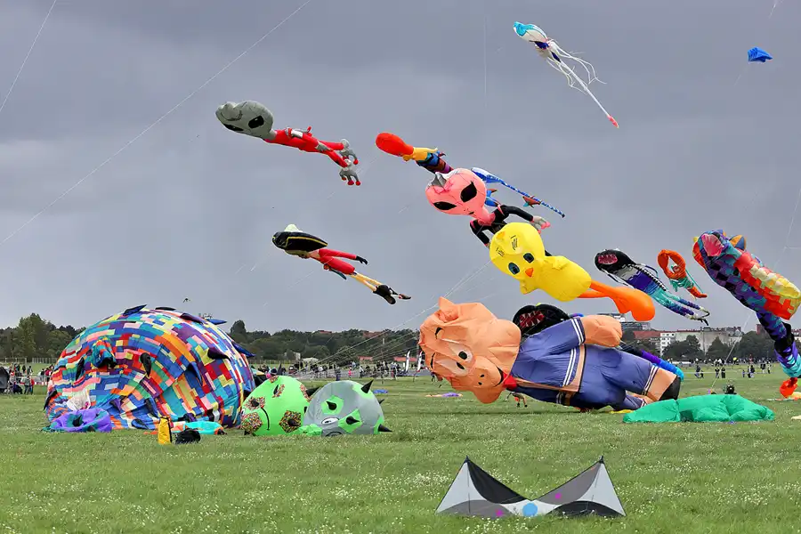 002 | 2022 | Berlin | Festival der Riesendrachen | © carsten riede fotografie