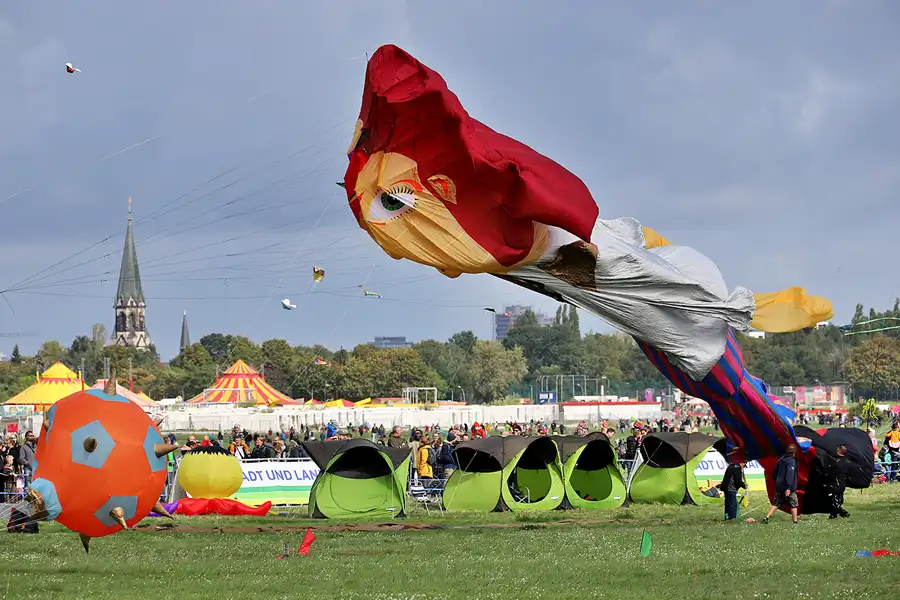 064 | 2022 | Berlin | Festival der Riesendrachen | © carsten riede fotografie