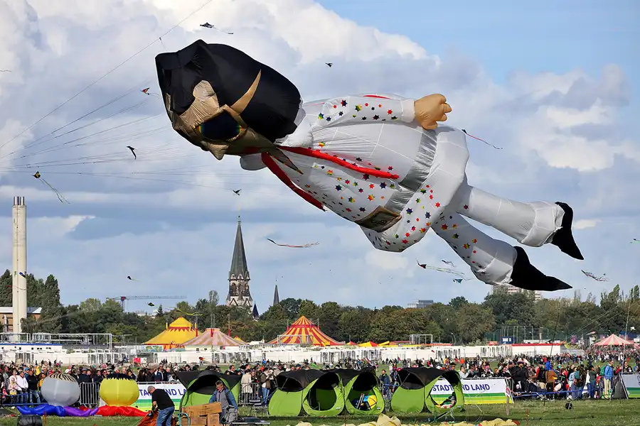 146 | 2022 | Berlin | Festival der Riesendrachen | © carsten riede fotografie