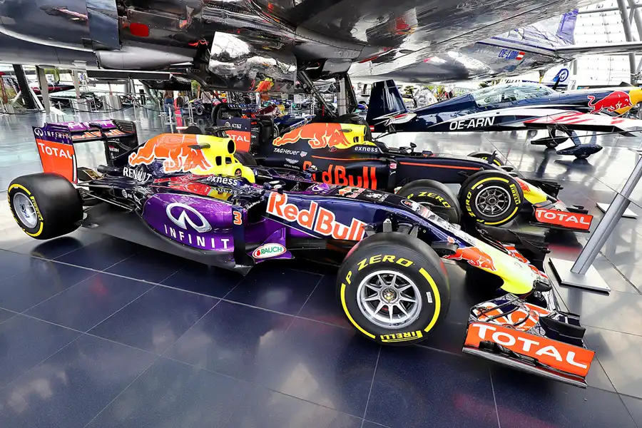 030 | 2022 | Salzburg | Red Bull Hangar-7 | © carsten riede fotografie