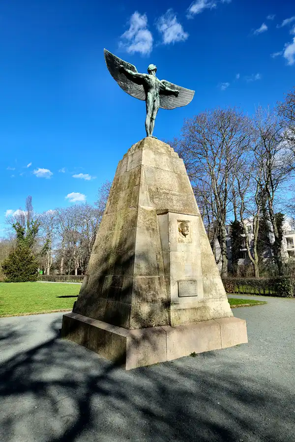 004 | 2023 | Berlin | Otto-Lilienthal-Denkmal | © carsten riede fotografie