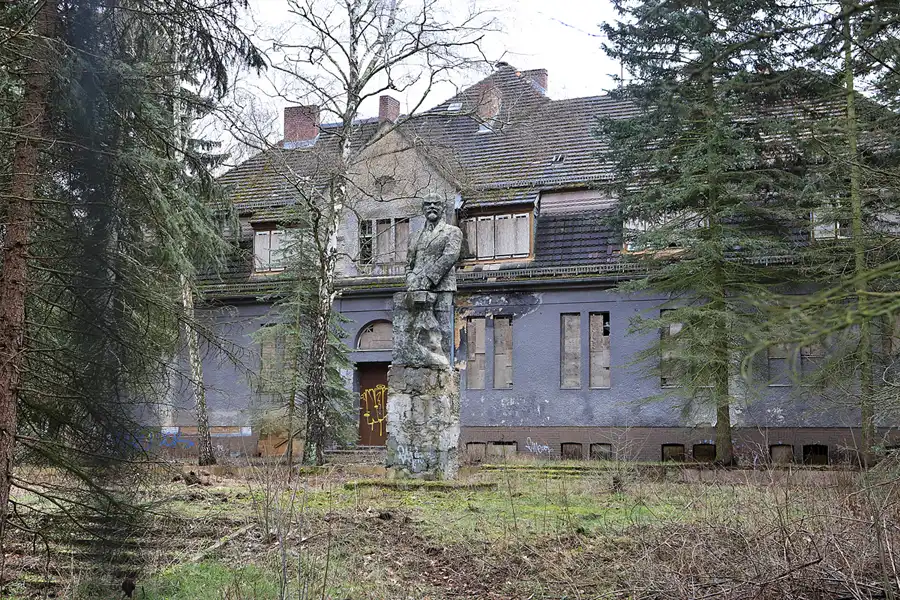 097 | 2023 | Wünsdorf-Waldstadt | © carsten riede fotografie