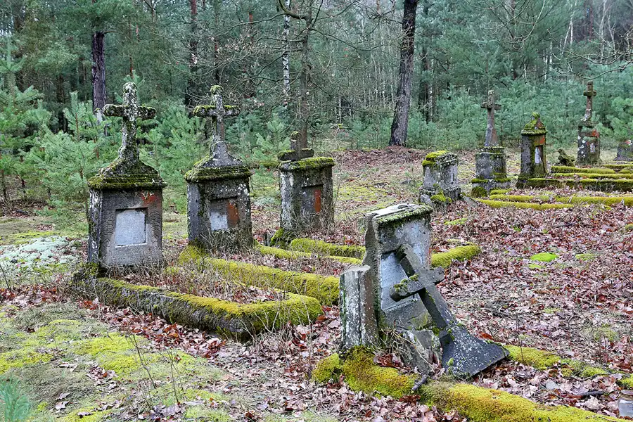 001 | 2023 | Orlina Duża | Cmentarz Ewangelicki | © carsten riede fotografie