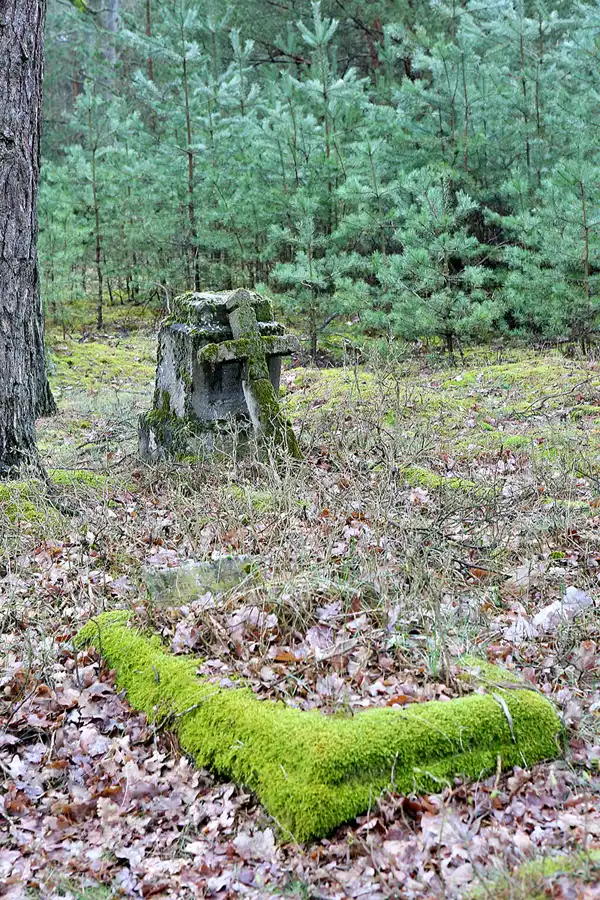 015 | 2023 | Orlina Duża | Cmentarz Ewangelicki | © carsten riede fotografie