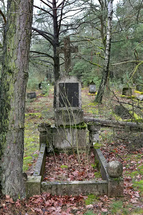 040 | 2023 | Orlina Duża | Cmentarz Ewangelicki | © carsten riede fotografie