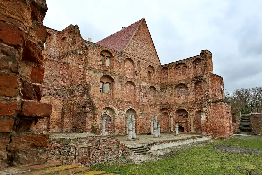 019 | 2023 | Siedlisko | Ruiny Zamku Karolat w Siedlisku | © carsten riede fotografie