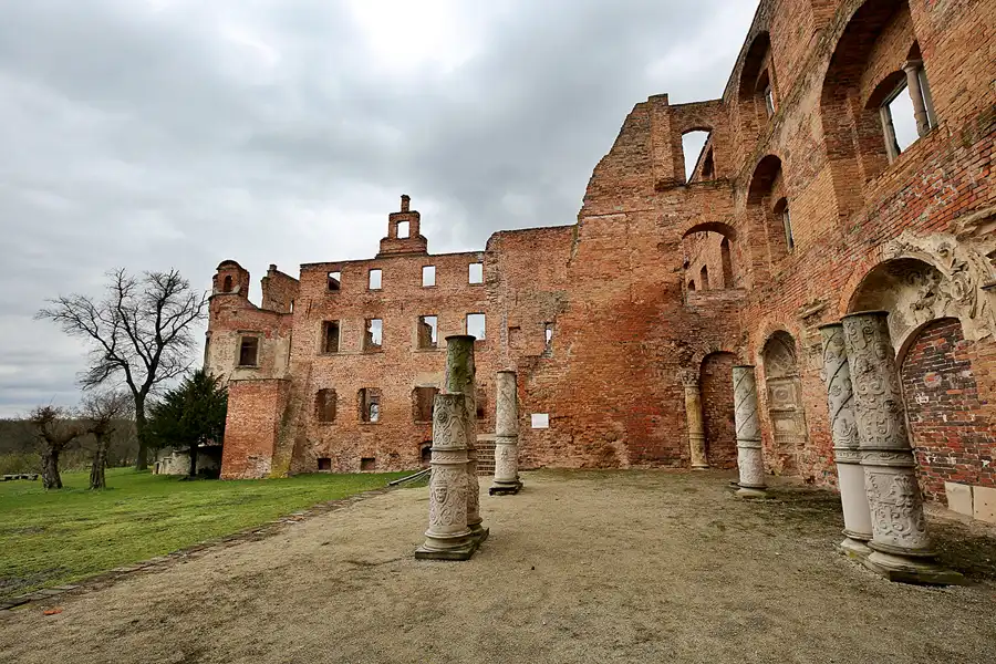 027 | 2023 | Siedlisko | Ruiny Zamku Karolat w Siedlisku | © carsten riede fotografie