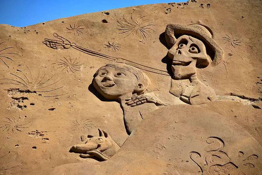 098 | 2023 | Lagoa | Sandcity | © carsten riede fotografie