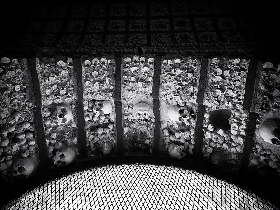 048 | 2023 | Faro | Igreja da Ordem Terceira de Nossa Senhora do Monte do Carmo – Capela dos Ossos | © carsten riede fotografie