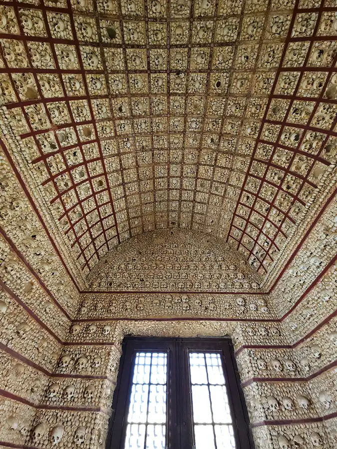 049 | 2023 | Faro | Igreja da Ordem Terceira de Nossa Senhora do Monte do Carmo – Capela dos Ossos | © carsten riede fotografie