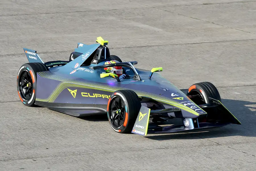 030 | 2023 | Berlin | Mahindra M9Electro | ABT Cupra Formula E Team | Robert Frijns | © carsten riede fotografie