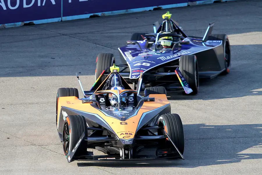 068 | 2023 | Berlin | Nissan e-4ORCE 04 | Neom McLaren Formula E Team | Jake Hughes + Maserati Tipo Folgore | Maserati MSG Racing | Edoardo Mortara | © carsten riede fotografie