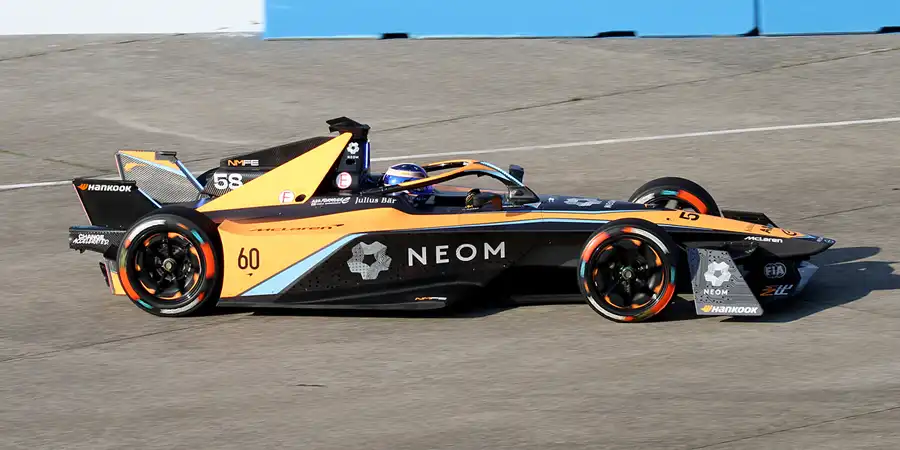 075 | 2023 | Berlin | Nissan e-4ORCE 04 | Neom McLaren Formula E Team | Rene Rast | © carsten riede fotografie