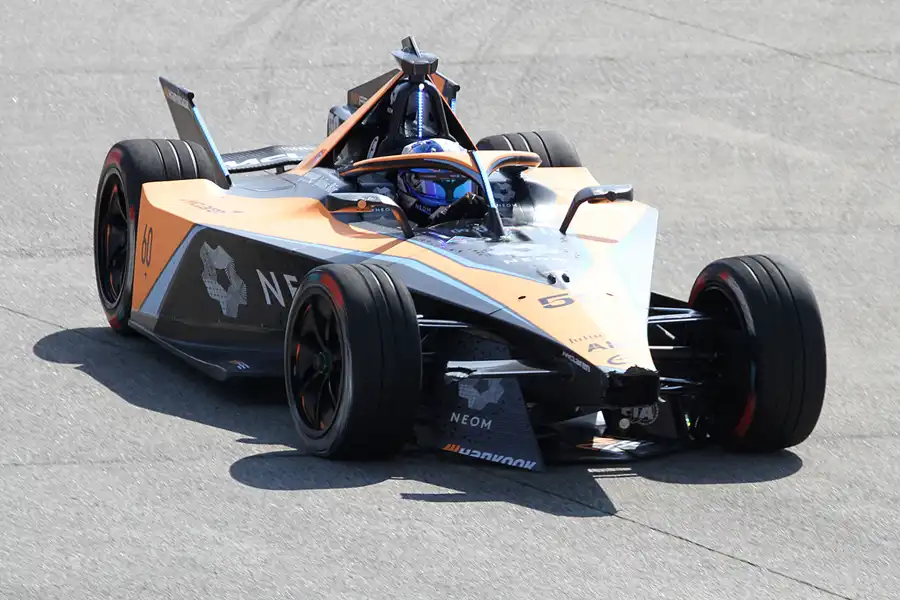 077 | 2023 | Berlin | Nissan e-4ORCE 04 | Neom McLaren Formula E Team | Rene Rast | © carsten riede fotografie