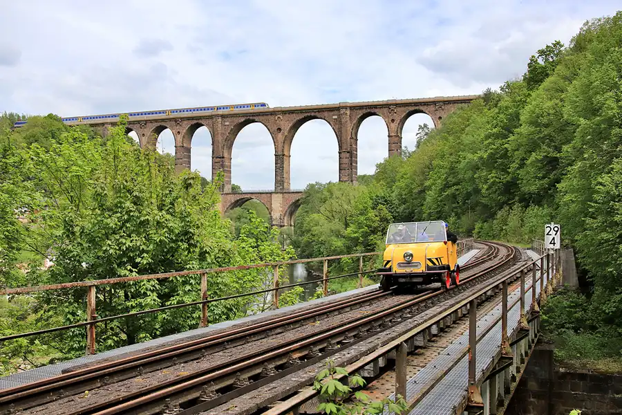 031 | 2023 | Wechselburg | Göhrener Viadukt | DR-Gleiskraftrad GKR Typ 1 – Schienentrabi | © carsten riede fotografie