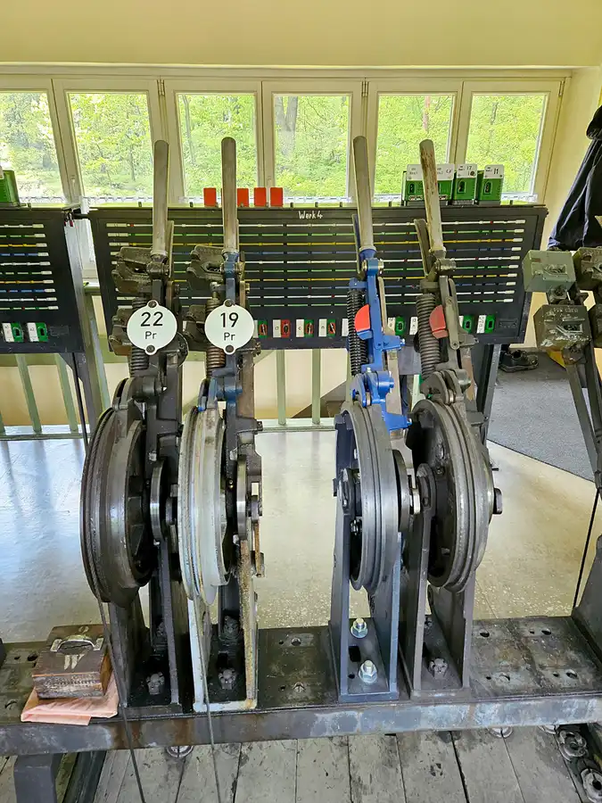072 | 2023 | Bertsdorf | Zittauer Schmalspurbahn – Bahnhof Bertsdorf – Stellwerk | © carsten riede fotografie