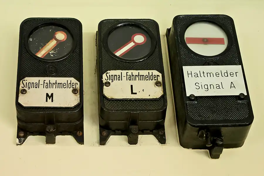 077 | 2023 | Bertsdorf | Zittauer Schmalspurbahn – Bahnhof Bertsdorf – Stellwerk | © carsten riede fotografie