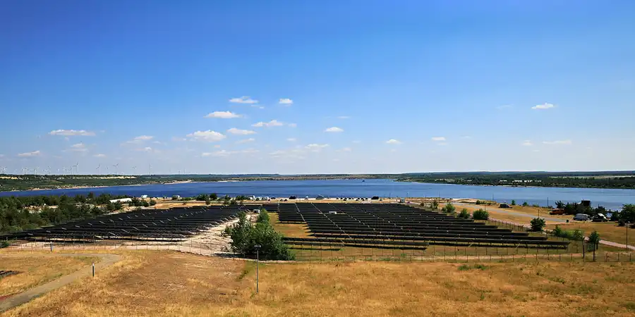 018 | 2023 | Lichterfeld | Abraumförderbrücke F60 – Blick auf den Bergheider See | © carsten riede fotografie