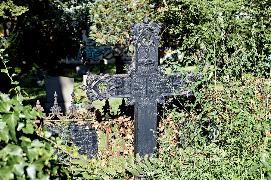 041 | 2023 | Berlin | St. Elisabeth Kirchhof I | © carsten riede fotografie