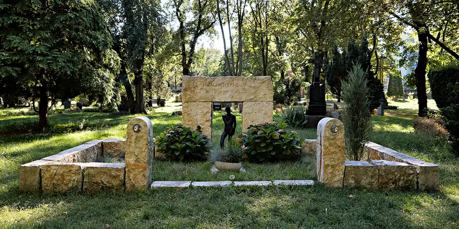 043 | 2023 | Berlin | St. Elisabeth Kirchhof I | © carsten riede fotografie