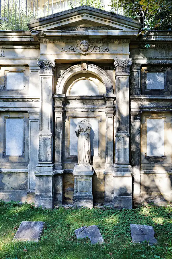 049 | 2023 | Berlin | St. Elisabeth Kirchhof I | © carsten riede fotografie