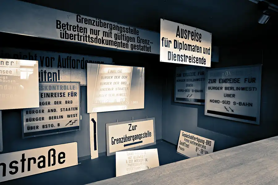 007 | 2023 | Berlin | Tränenpalast – Ausreisehalle Grenzübergangsstelle Bahnhof Friedrichstrasse | © carsten riede fotografie