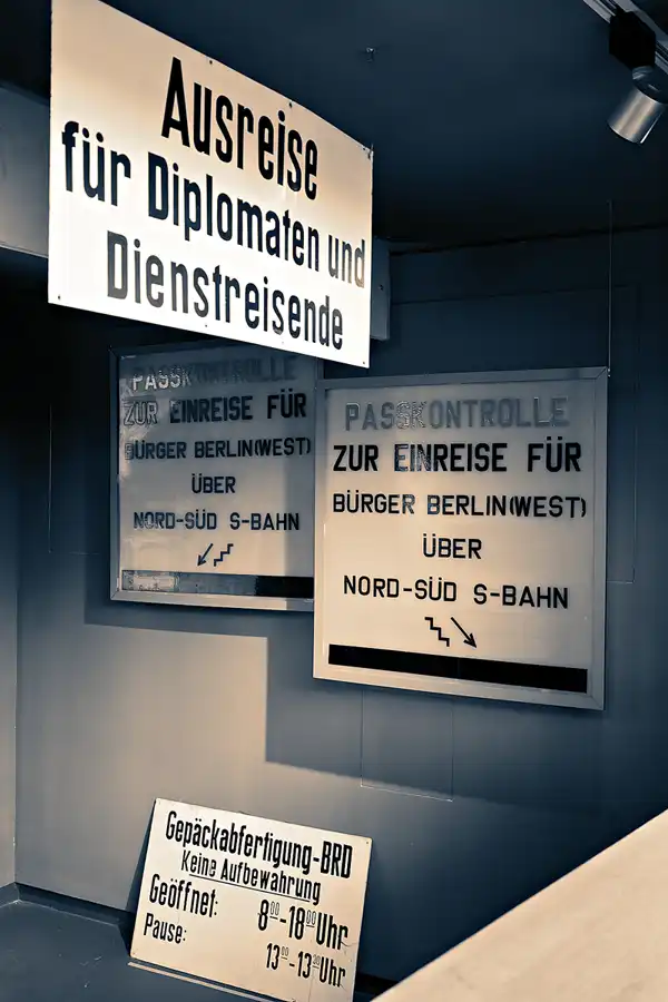 008 | 2023 | Berlin | Tränenpalast – Ausreisehalle Grenzübergangsstelle Bahnhof Friedrichstrasse | © carsten riede fotografie
