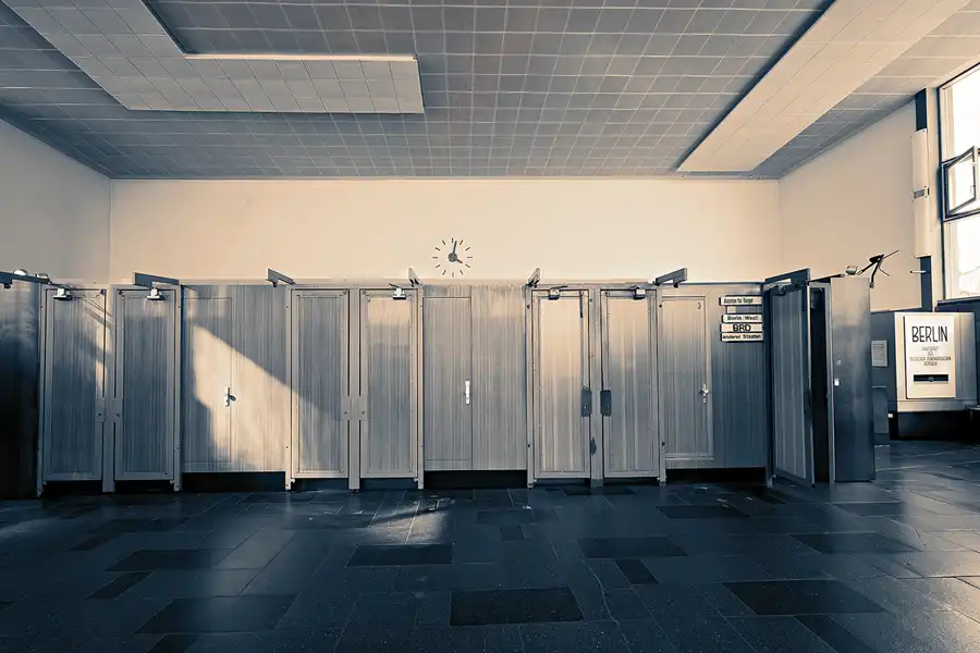 011 | 2023 | Berlin | Tränenpalast – Ausreisehalle Grenzübergangsstelle Bahnhof Friedrichstrasse | © carsten riede fotografie