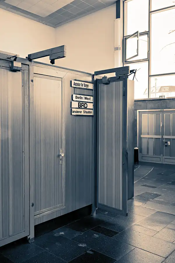 013 | 2023 | Berlin | Tränenpalast – Ausreisehalle Grenzübergangsstelle Bahnhof Friedrichstrasse | © carsten riede fotografie