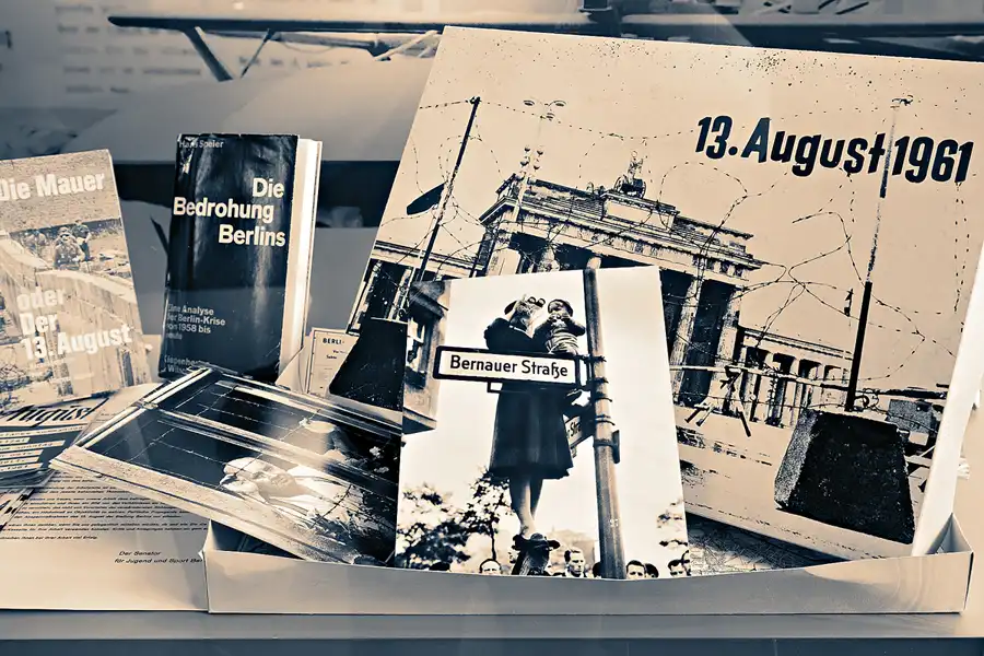 025 | 2023 | Berlin | Tränenpalast – Ausreisehalle Grenzübergangsstelle Bahnhof Friedrichstrasse | © carsten riede fotografie