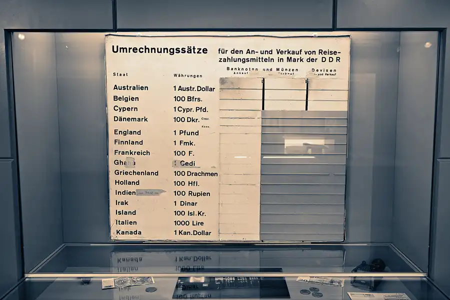 033 | 2023 | Berlin | Tränenpalast – Ausreisehalle Grenzübergangsstelle Bahnhof Friedrichstrasse | © carsten riede fotografie
