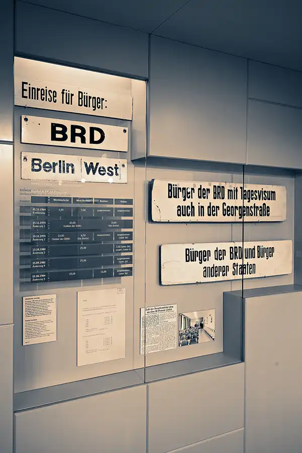 035 | 2023 | Berlin | Tränenpalast – Ausreisehalle Grenzübergangsstelle Bahnhof Friedrichstrasse | © carsten riede fotografie