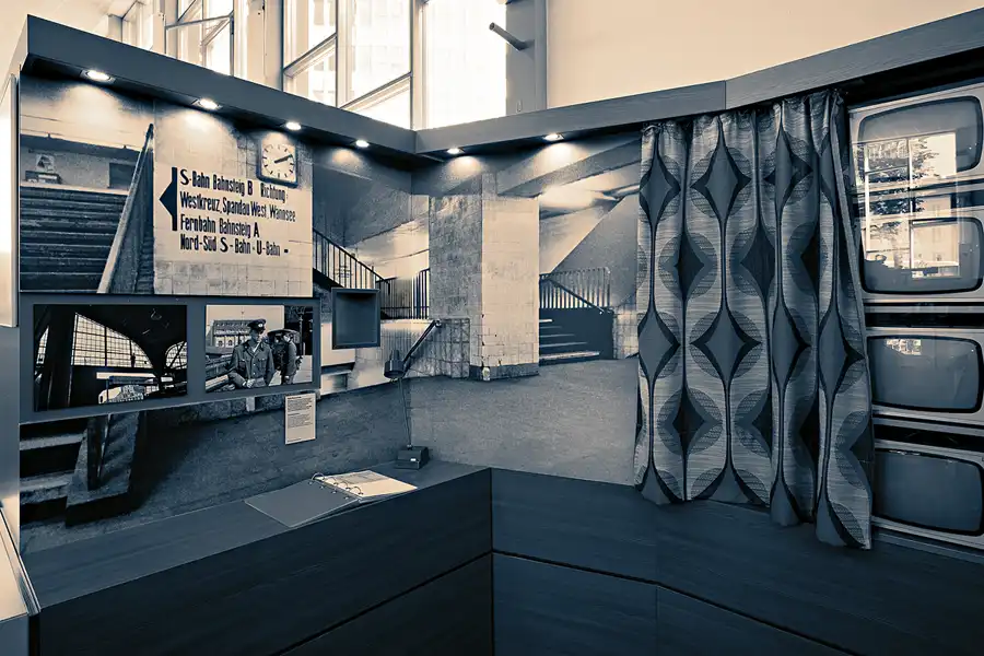 036 | 2023 | Berlin | Tränenpalast – Ausreisehalle Grenzübergangsstelle Bahnhof Friedrichstrasse | © carsten riede fotografie