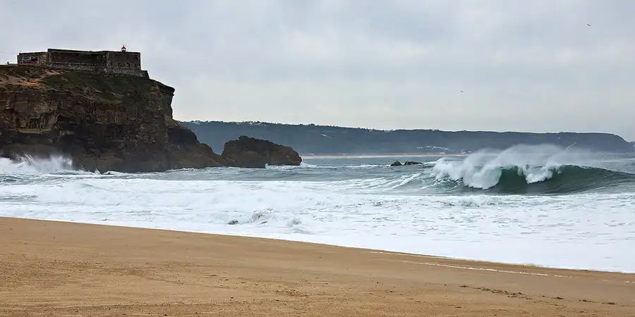 003 | 2023 | Nazare | Praia do Norte – Farol da Nazare – Big Waves Nazare | © carsten riede fotografie