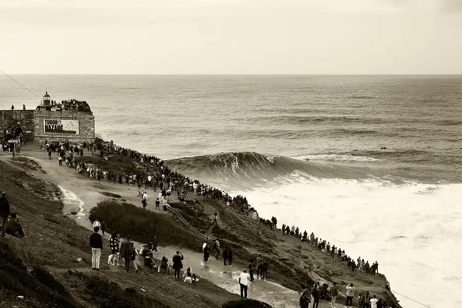 049 | 2023 | Nazare | Praia do Norte – Farol da Nazare – Big Waves Nazare | © carsten riede fotografie