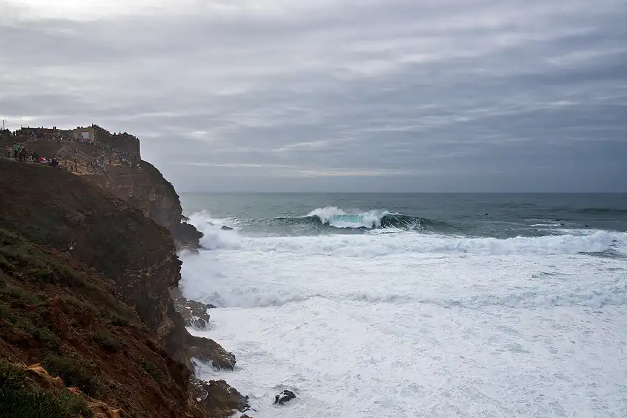 070 | 2023 | Nazare | Praia do Norte – Farol da Nazare – Big Waves Nazare | © carsten riede fotografie