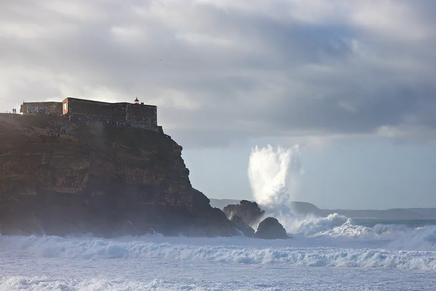 018 | 2023 | Nazare | Praia do Norte – Farol da Nazare – Big Waves Nazare | © carsten riede fotografie