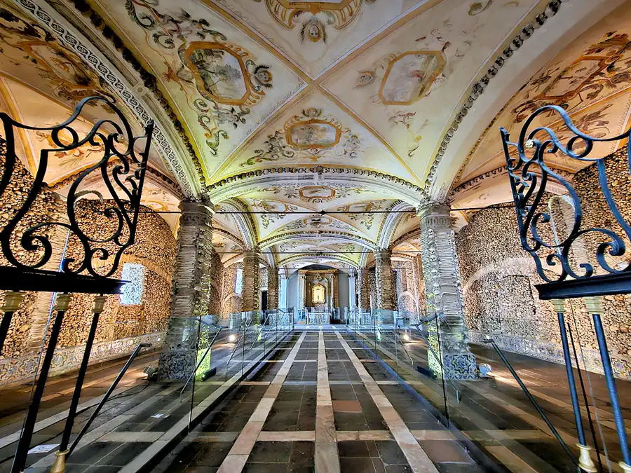 041 | 2023 | Evora | Capela dos Ossos | © carsten riede fotografie