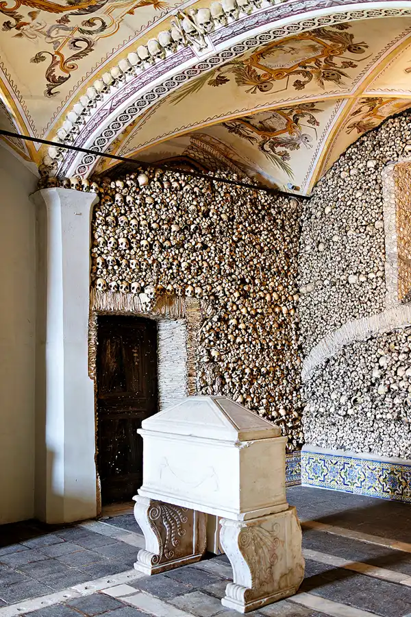 044 | 2023 | Evora | Capela dos Ossos | © carsten riede fotografie