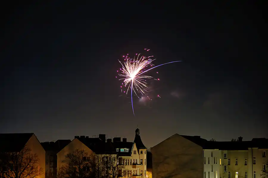 056 | 2024 | Berlin | Silvester-Feuerwerk in Alt-Hohenschönhausen | © carsten riede fotografie