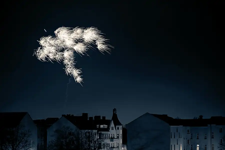 077 | 2024 | Berlin | Silvester-Feuerwerk in Alt-Hohenschönhausen | © carsten riede fotografie