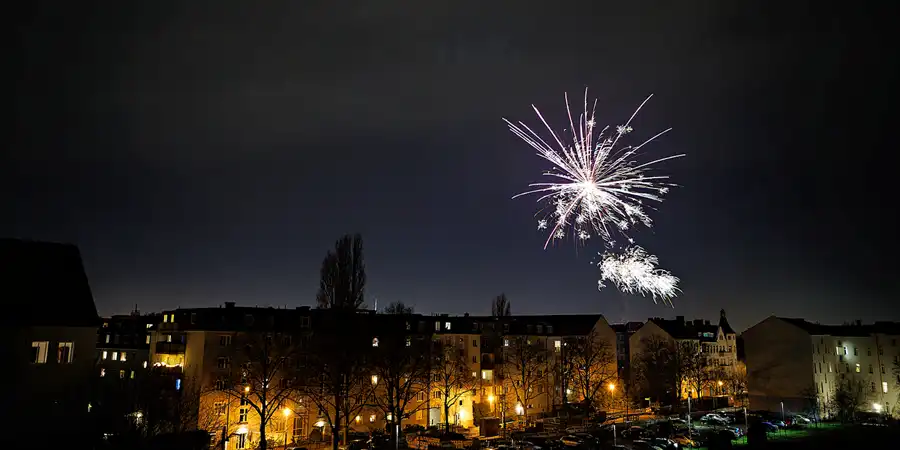 083 | 2024 | Berlin | Silvester-Feuerwerk in Alt-Hohenschönhausen | © carsten riede fotografie