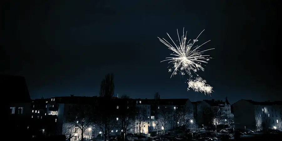 092 | 2024 | Berlin | Silvester-Feuerwerk in Alt-Hohenschönhausen | © carsten riede fotografie